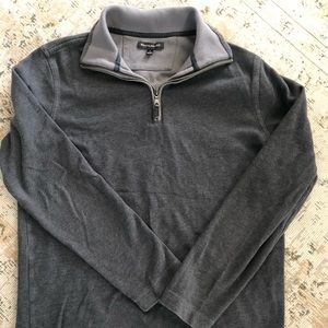 Men’s dark gray half zip pullover